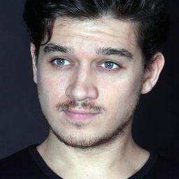 Thomas Bénéteau 飾演 Thomas