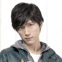 有馬芳彥 飾演 Shunsuke