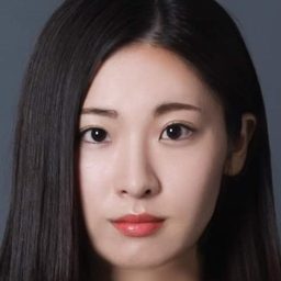 友咲まどか 飾演 