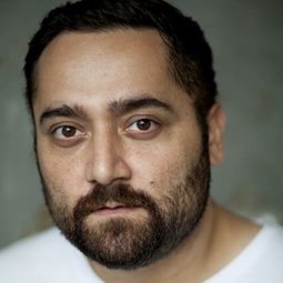 凱拉斯·馬哈蒂凡 飾演 Blue Bull