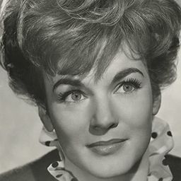 Moira Redmond 飾演 Mrs. Holly