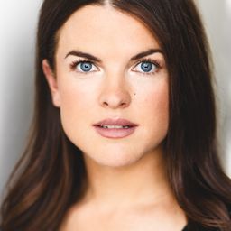 瑪德琳·里昂 飾演 Lara