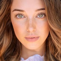 Madelyn Grace 飾演 Alma