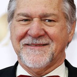 Pierre Santini - 流徙之歌演員 飾演