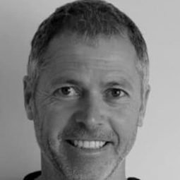 Tony Lynch - 特技狂人演員 飾演Helicoptor Pilot