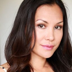 Asia De Marcos - 選美俏臥底演員 飾演Alana Krewson