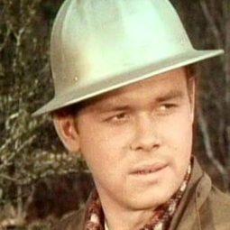 Tim McIntire 飾演 Charley English