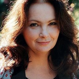 安娜·黛娜 飾演 'Łajma'