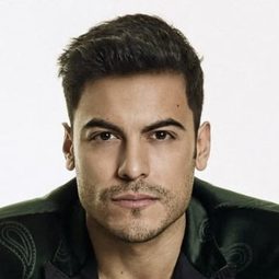 Carlos Rivera 飾演 Self