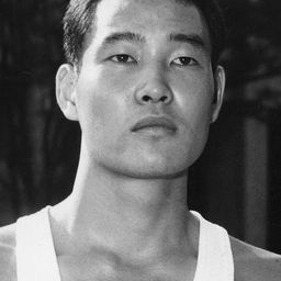 阪井 義則 飾演 Self