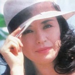 松尾嘉代 - 青い山脈演員 飾演Komako