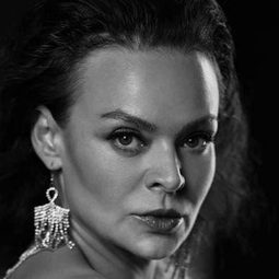 Tatiana Mikhina 飾演 Ilona Budishkina