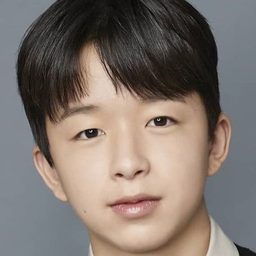 Choi Hyung-joo 飾演 Shin-woo