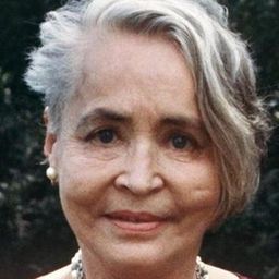 Hannelore Schroth 飾演 Mama Sekulovich