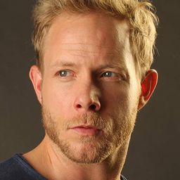 Robert Crooks 飾演 Ricky