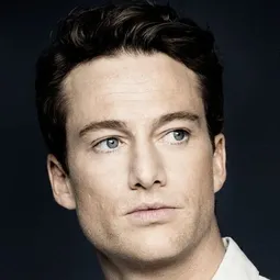 阿歷山大芬寧 飾演 Sven Lehnert