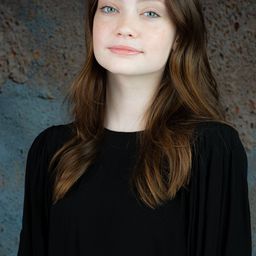 Maya McNair 飾演 Amanda