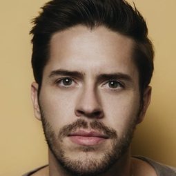 Jake Wilson 飾演 Billy Morrison