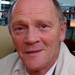 Feliks Szajnert 飾演 Archbishop