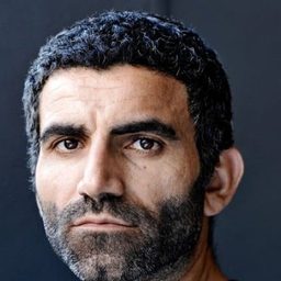 Aziz Çapkurt 飾演 Youssef