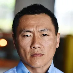 錢佛南 - 長毛雪寶演員 飾演Merchant (voice)