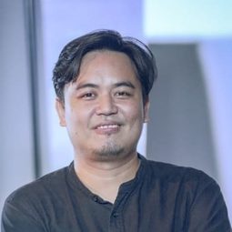 聶·阿米爾·慕斯達法 - 馬來變天導演