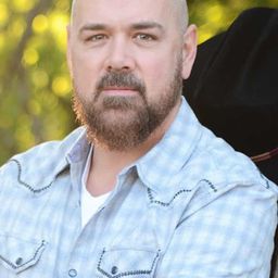 Lee Burns 飾演 Andrew Norris