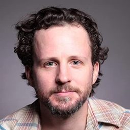 James Thomas Gilbert 飾演 Firefighter