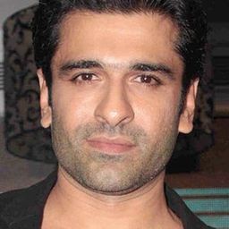 Eijaz Khan 飾演 Rocky Saxena