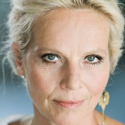 Benedikte Hansen 飾演 Kat