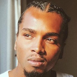 吉昂·佩德羅 飾演 Salvador