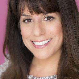 Julie Stevens 飾演 Erika (singing voice)