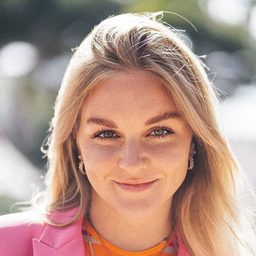 Hannah-Marie Berdan 飾演 Claudia