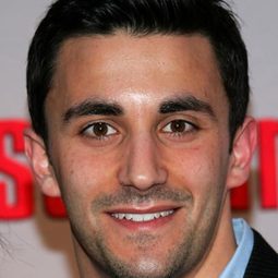 傑森·瑟本 飾演 Mike O.