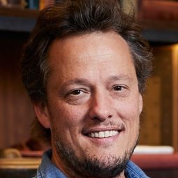 Nathan Barr 飾演 Self