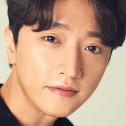 Choi Jung-hun 飾演 Jung Tae-sung