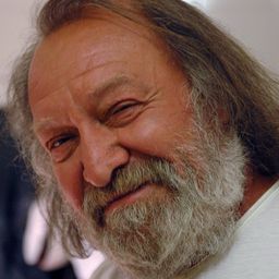 Carlo Monni 飾演 Papà Ivan