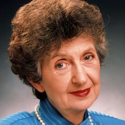 Vivean Gray 飾演 Miss Greta McCraw