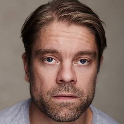 瓊納斯·薩塔莫 - 重整出擊演員 飾演Remu