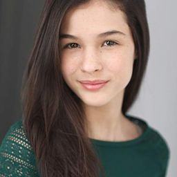 Eliza Faria 飾演 Alyssa