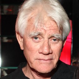 提姆·湯默森 飾演 Jay Allen