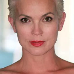 伊麗莎白·葛瑞森 飾演 Mary