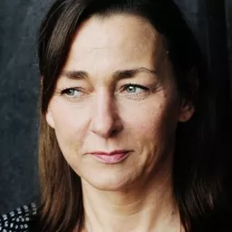 Steffi Kühnert 飾演 Frau Wenzer