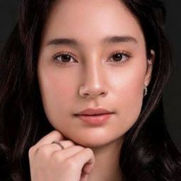 Tatjana Saphira Hartman 飾演 Hulya Abdullah