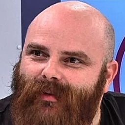 Thomas De Pourquery - 非常籃團演員 飾演Sami