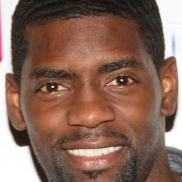 Nicoye Banks 飾演 Keith James