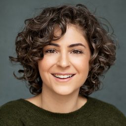伊蓮娜·鄧克爾曼 飾演 Dora / Rosita (voice)