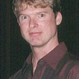 Randall Carlton - 滅絕反擊演員 飾演Burke (Tito)