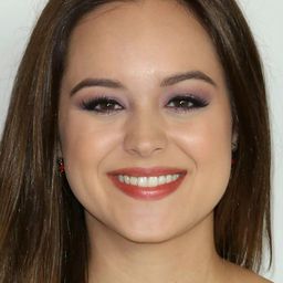Hayley Orrantia 飾演 Emma Lockhart