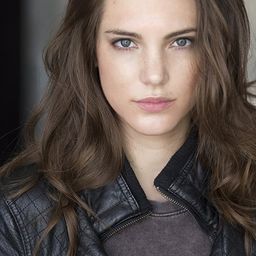 Sarah Elizabeth Johnston 飾演 Sarah Anderson